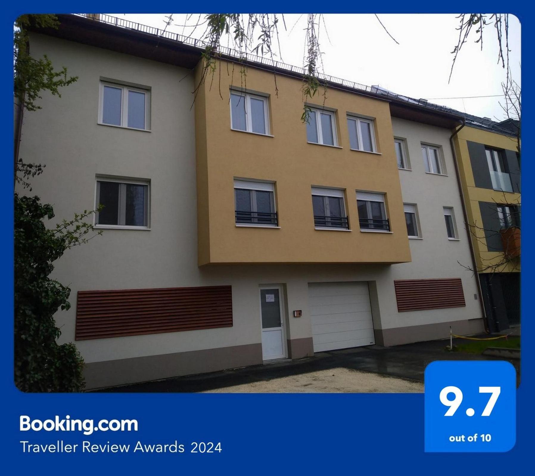 Blonde River Apartman Mora แซแก็ด ภายนอก รูปภาพ